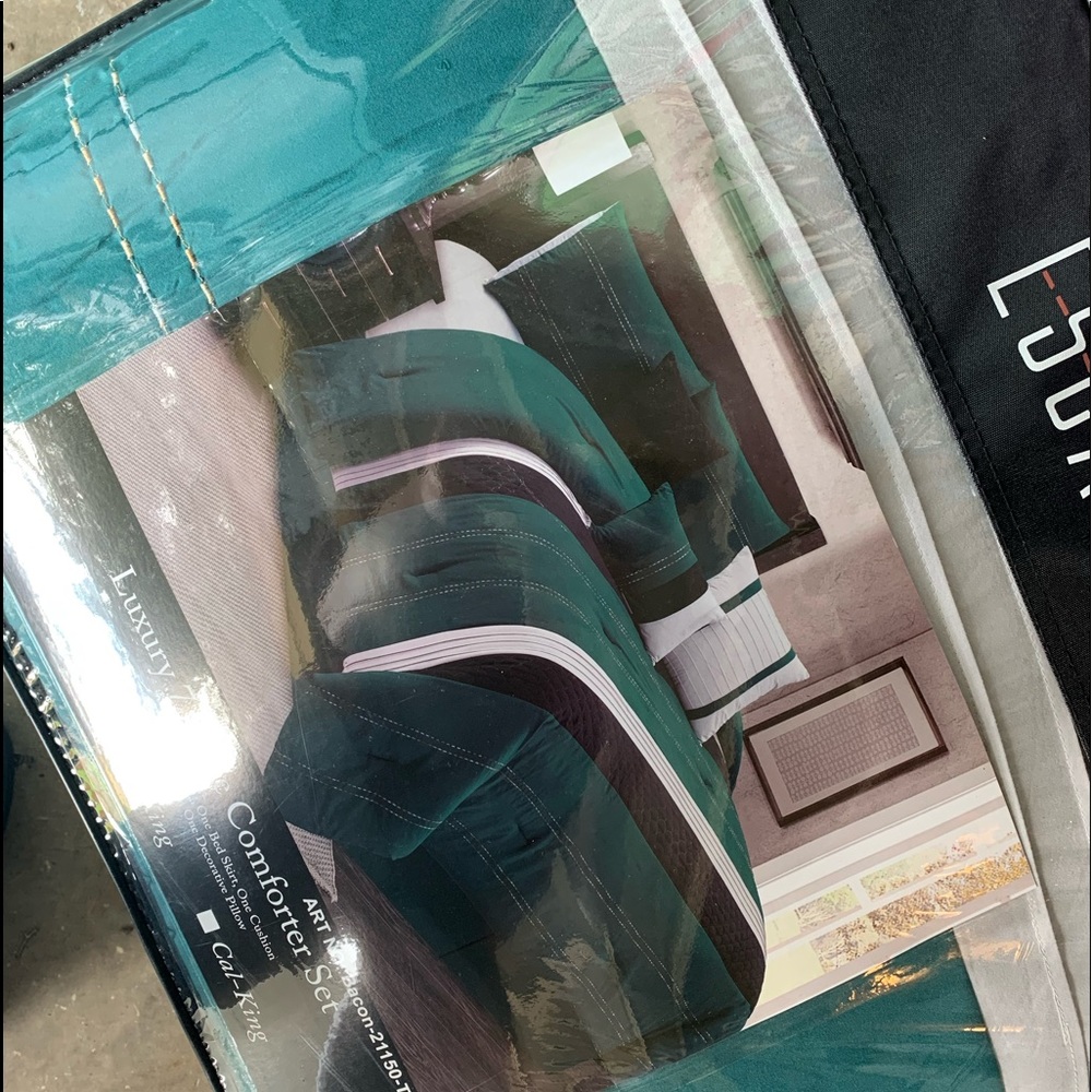 Queen comforter set